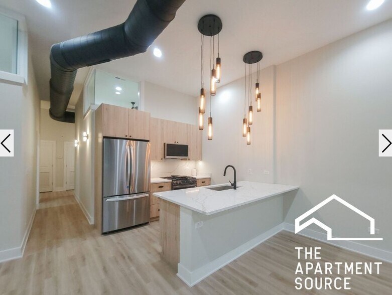 Building Photo - 3829 N Southport Ave