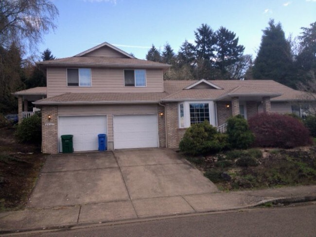 Primary Photo - Nice Moon Mountain duplex with 2 Full bath...