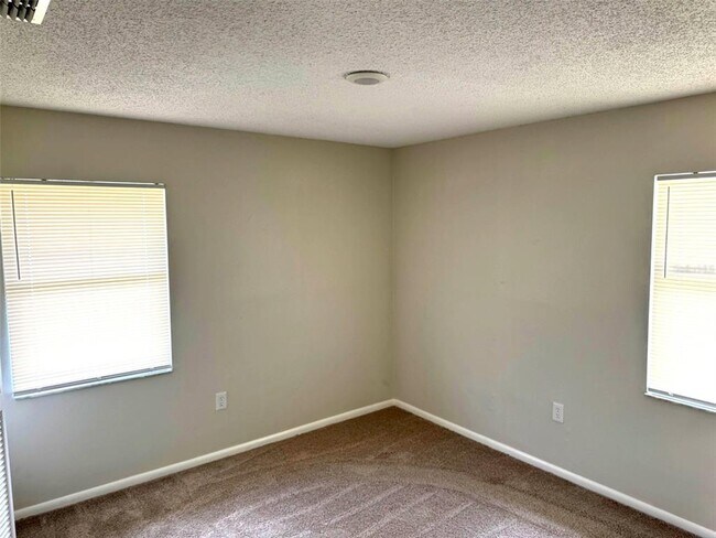 Building Photo - 427 Lake Daisy Dr