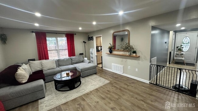 Building Photo - 8 Cosgrove Ct