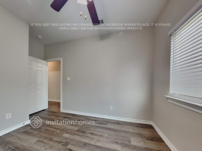 Building Photo - 1944 Melrose St