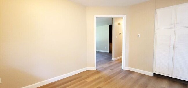 Building Photo - Beautiful 2 Bedroom / 2 Bath Bungalow Next to Hidden Valley Golf Club with Large Private Patio, N...