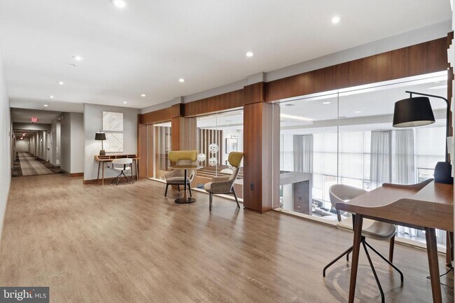 Building Photo - 145 Riverhaven Dr