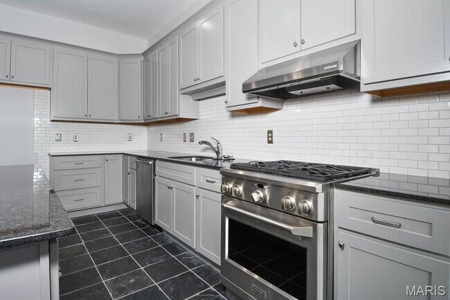 Building Photo - 20 Brighton Way