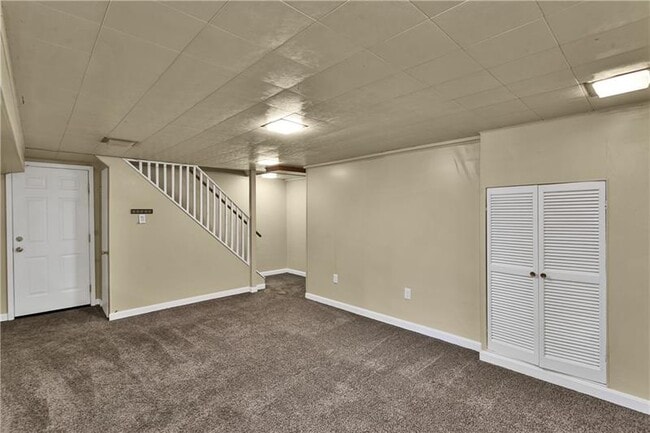 Building Photo - 323 Noel Dr