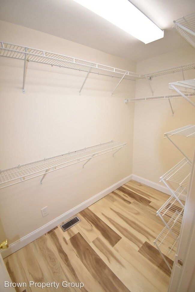 Building Photo - 453 Sheffield Ct