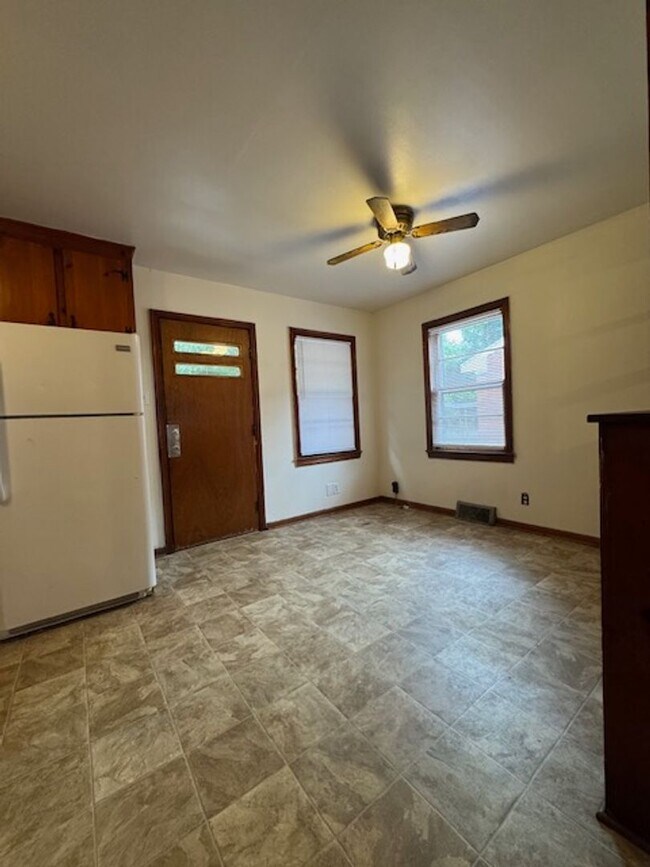 Building Photo - 908 N Audubon Ave