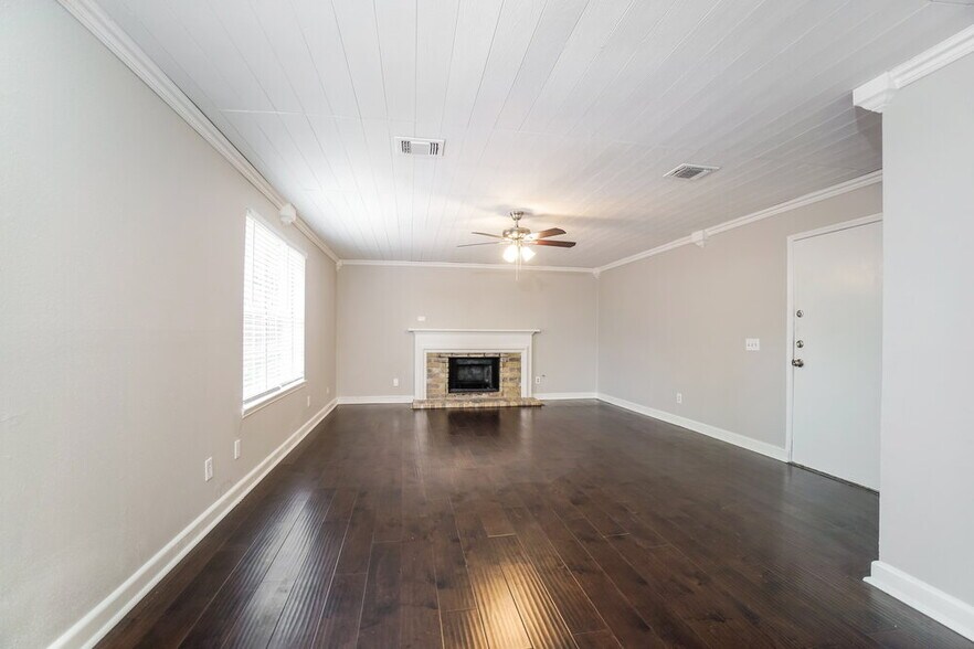 Building Photo - 9934 Totem Trail