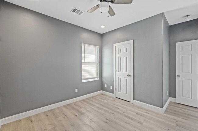 Building Photo - 2116 Bidwell Dr