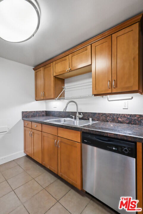 Building Photo - 10982 Roebling Ave