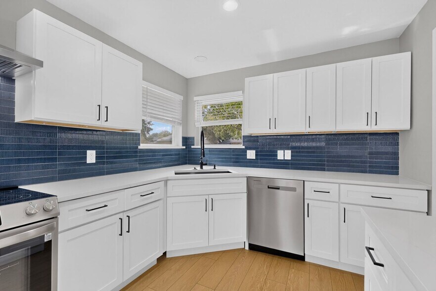 Building Photo - 2200 Winona Dr