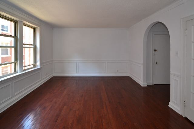 Building Photo - 547 W Surf St