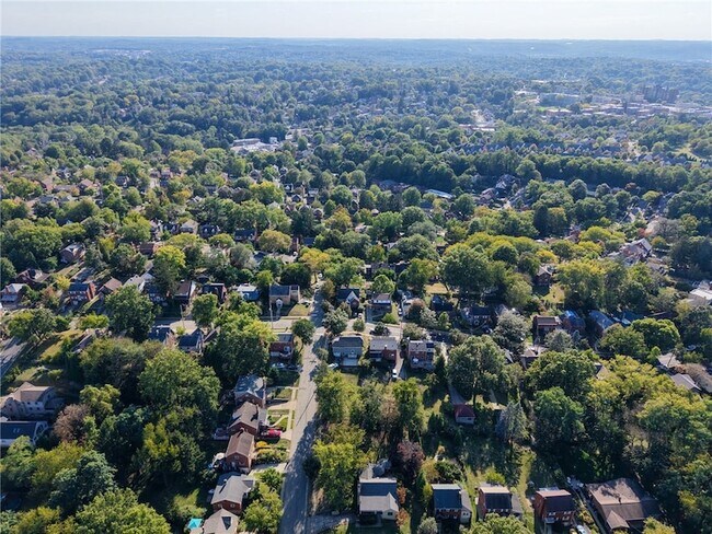 Building Photo - 261 Catalpa Pl