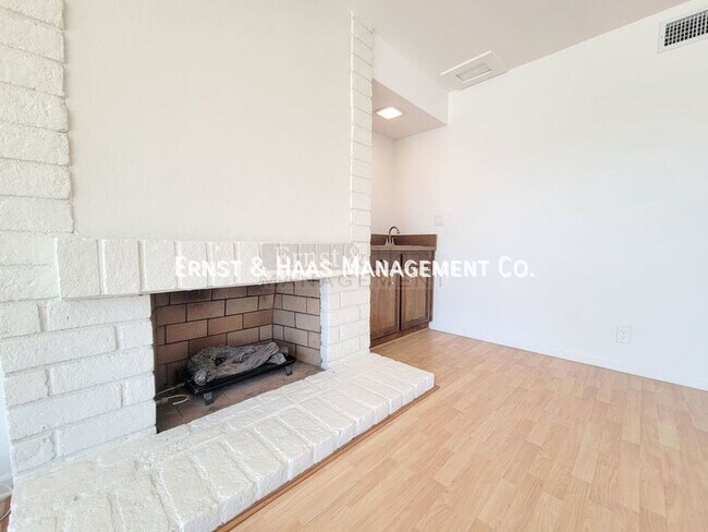 Building Photo - 5692 Vinevale Cir