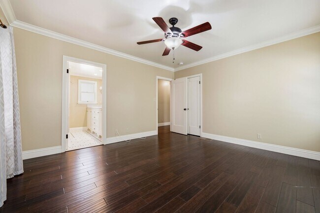Building Photo - 1520 Miramar Dr