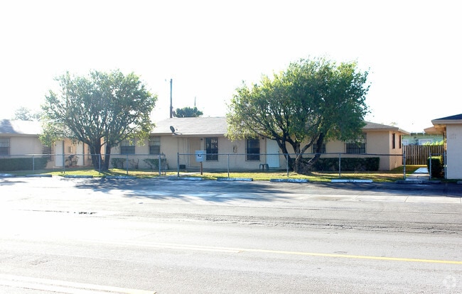 Building Photo - Southpoint Crossing (FL)