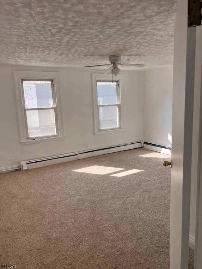 Building Photo - 123 Elm St