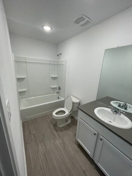 Building Photo - 13727 Barn Door