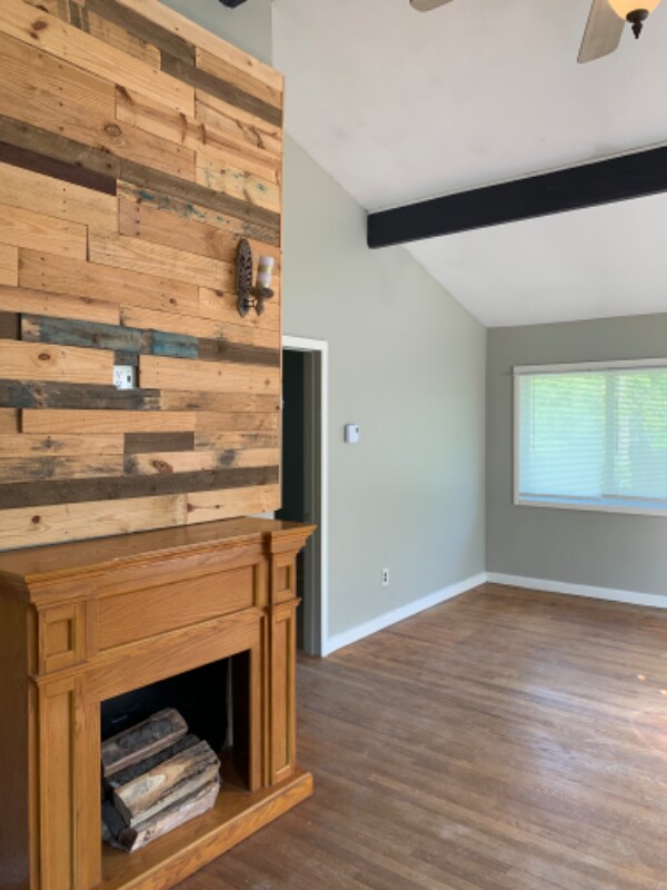 Building Photo - 186 Davos Rd