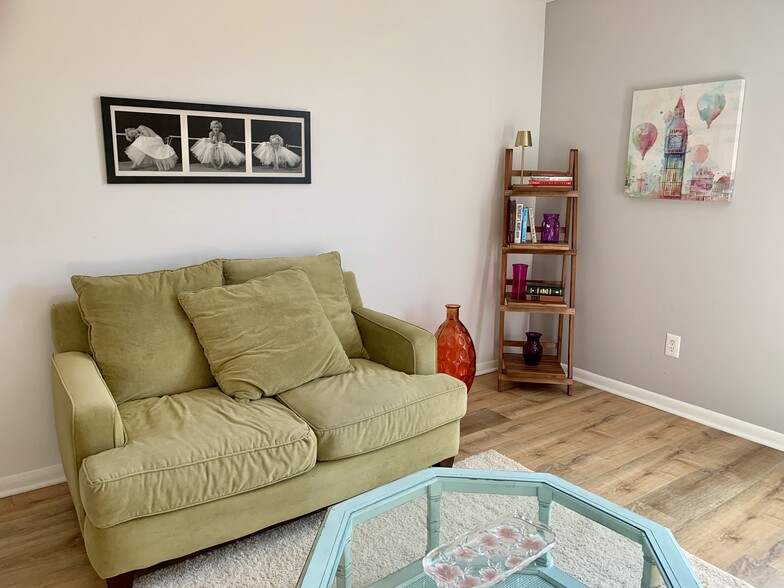 Loft sitting area - 37526 River Springs Rd