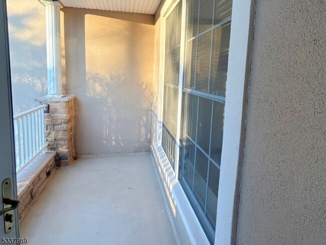Building Photo - 1210 Hamilton Dr