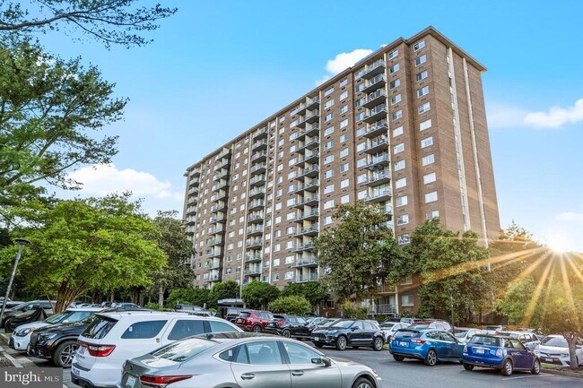 Building Photo - 2059 Huntington Ave