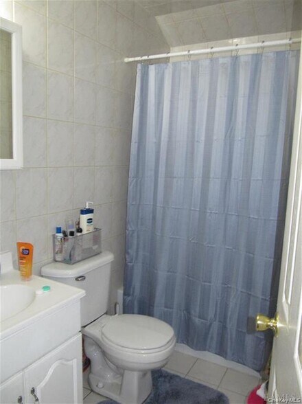 Hall Bathroom - 2207 Delanoy Ave