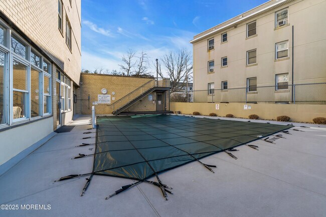 Building Photo - 510 Deal Lake Dr