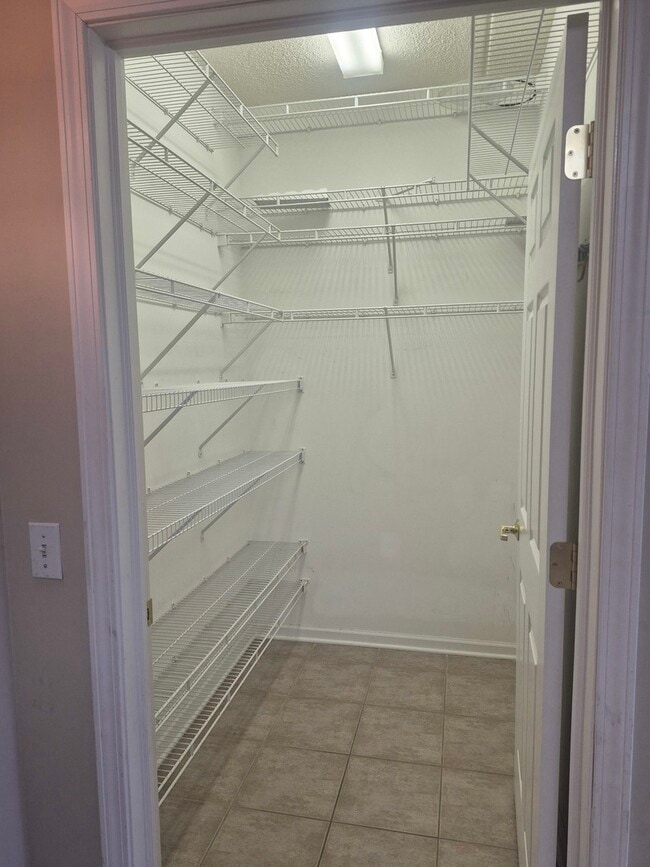 Building Photo - 1479 N Milwaukee Ave