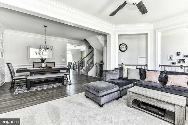 Building Photo - 15390 Ballerina Lp