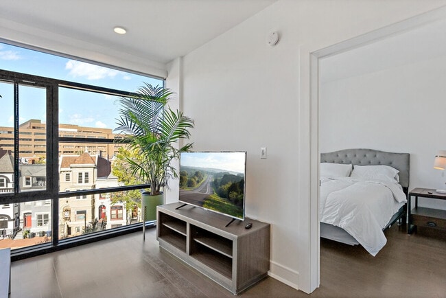 Building Photo - 904 T St NW