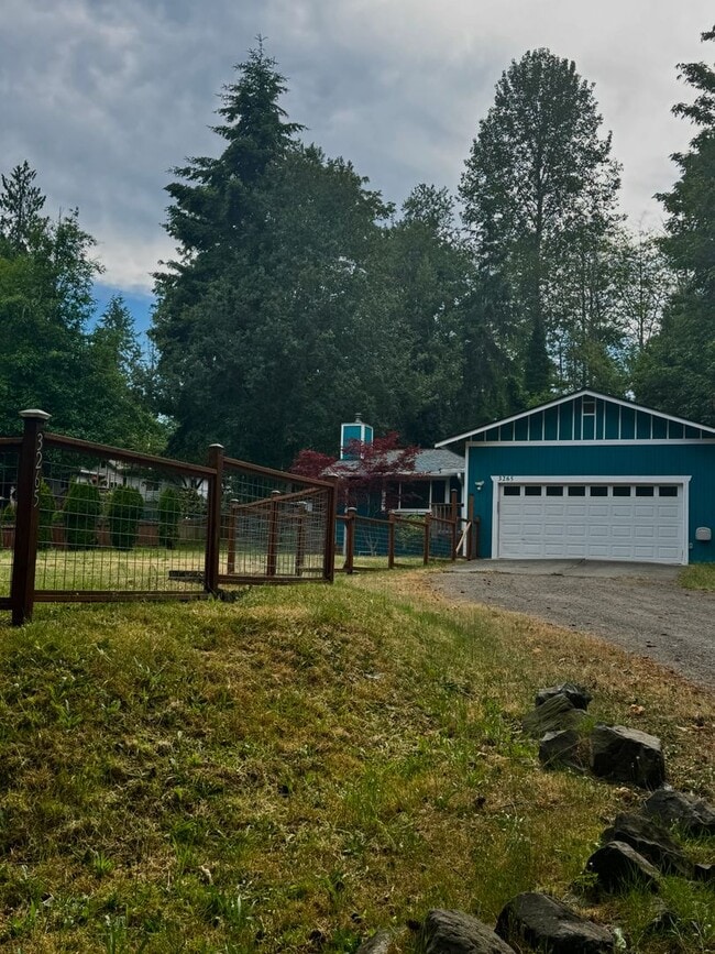 Building Photo - East Bremerton rambler with huge fenced yard...now available