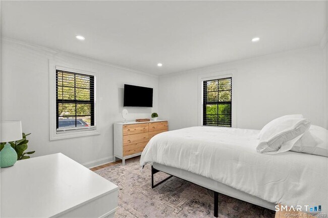 Building Photo - 22 Oldfield Dr