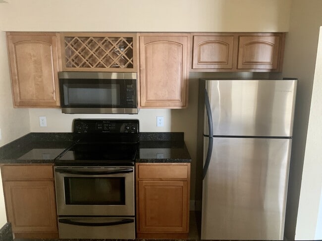 Building Photo - 2841 N Oakland Forest Dr