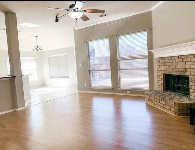 Building Photo - 9229 Daystar Dr