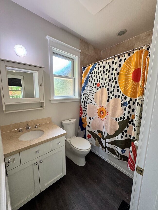 Building Photo - Beautiful 4+ Bed, 3 Bath Crafstman Home with Fenced Yard near St. Johns