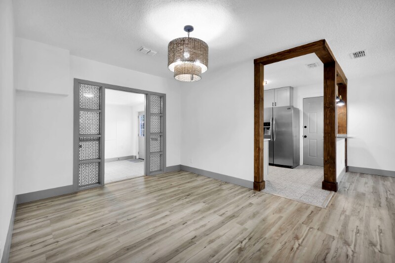 Building Photo - 1374 Murray Dr