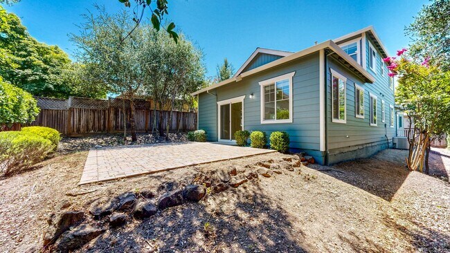 Building Photo - Rincon Valley FIVE Bedroom Three Bathroom Single Family Home!