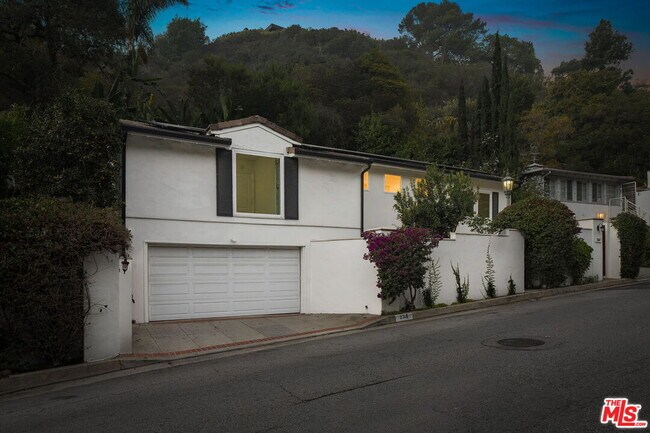 Building Photo - 2319 Outpost Dr