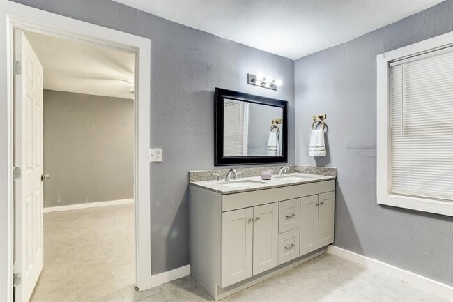 Building Photo - 9005 Cheer St