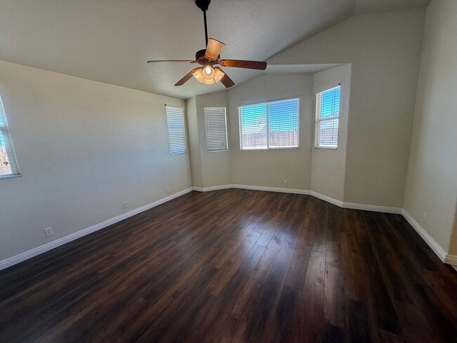 Building Photo - Beautiful Home In Apple Valley Vineyards-4...