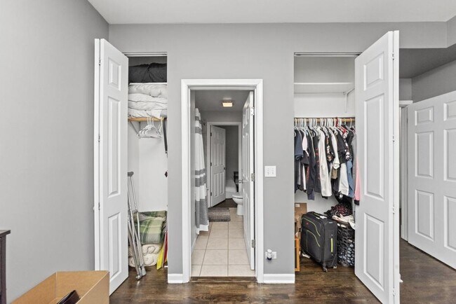 Building Photo - 2 bedroom in Chicago IL 60660