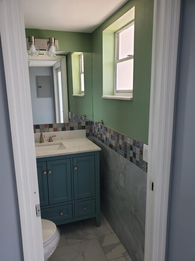 Building Photo - 1481 S Ocean Blvd