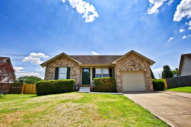 Primary Photo - BEAUTIFUL HOME NEAR FORT CAMPBELL