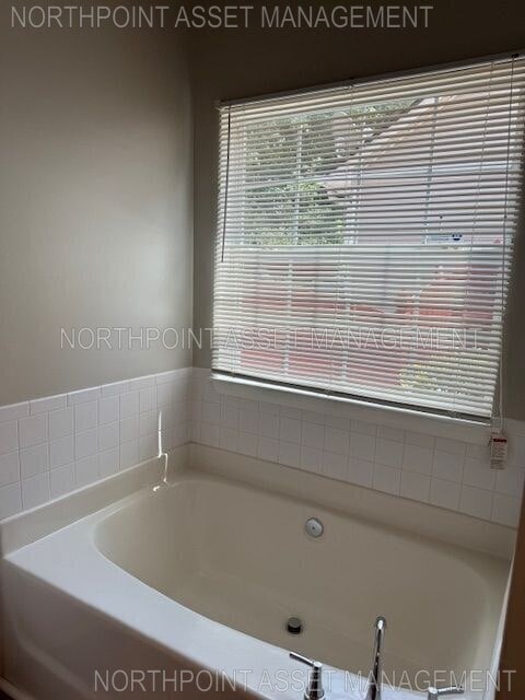 Building Photo - Welcome to this beautiful 3-bedroom, 2-bathroom home located in the charming city of Fairburn