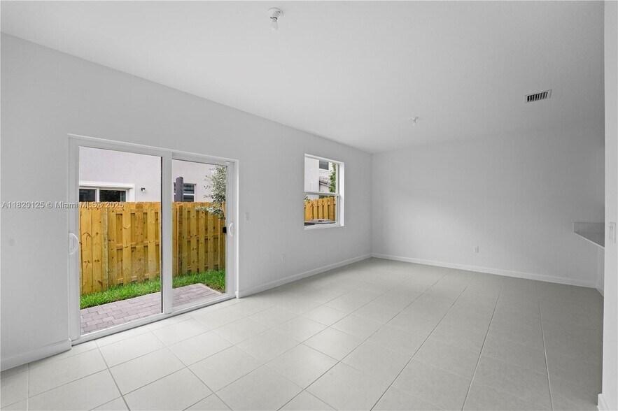 Building Photo - 124 SW 184th Way