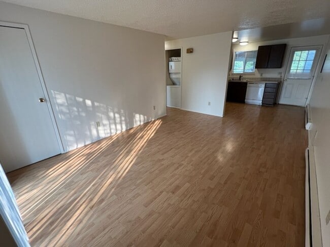Building Photo - Spacious duplex! Carport, a/c, WASHER & DR...