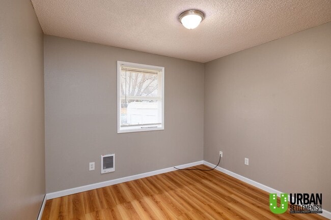 Building Photo - Great 3 bedroom 2 bathroom townhome for rent in South Spokane Valley