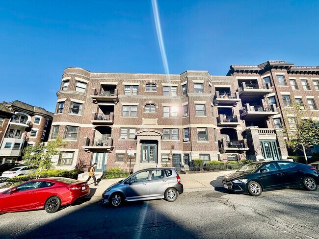 Building Photo - 1468 Commonwealth