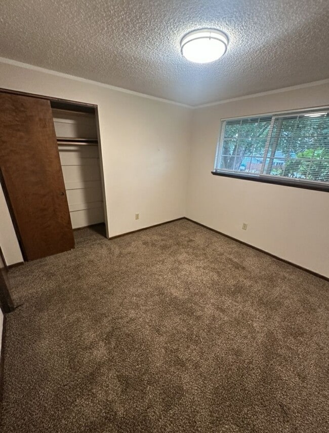 Building Photo - 3 Bed, 2 Bath Ranch in Hazel Dell!